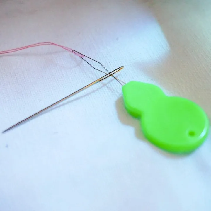 6%20PCS%20Elderly%20Easy%20To%20Use%20Automatic%20Needle%20Threader%20Thread%20Guide%20Needle%20Device%20garment%20Sewing%20needlework%20gift%20for%20grandma-KS%20-%20Image%207