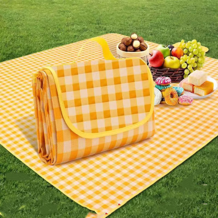 Picnic%20Mat%20%E2%80%93%20Waterproof%20Foldable%20Outdoor%20Mat%20for%20Beach,%20Park%20&%20Camping%20(2m%20x%203m)%20-%20Image%202