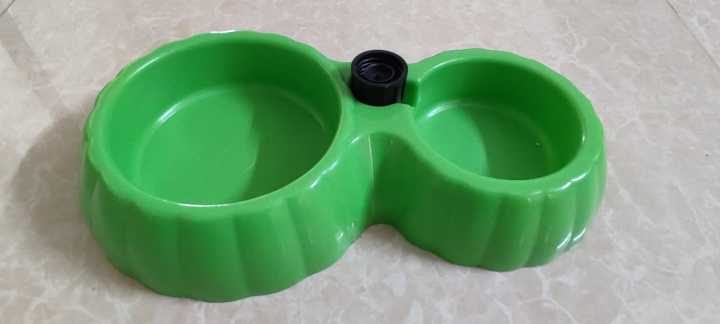 Cat%20bowl%20with%20dispenser%20for%20cats%20bottle%20not%20included%20-%20Image%204