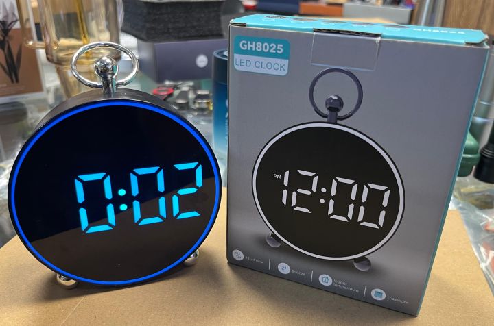 Retro-Style%20Digital%20LED%20Alarm%20Clock%20with%20Temperature%20and%20Date%20Display%20-%20Image%203