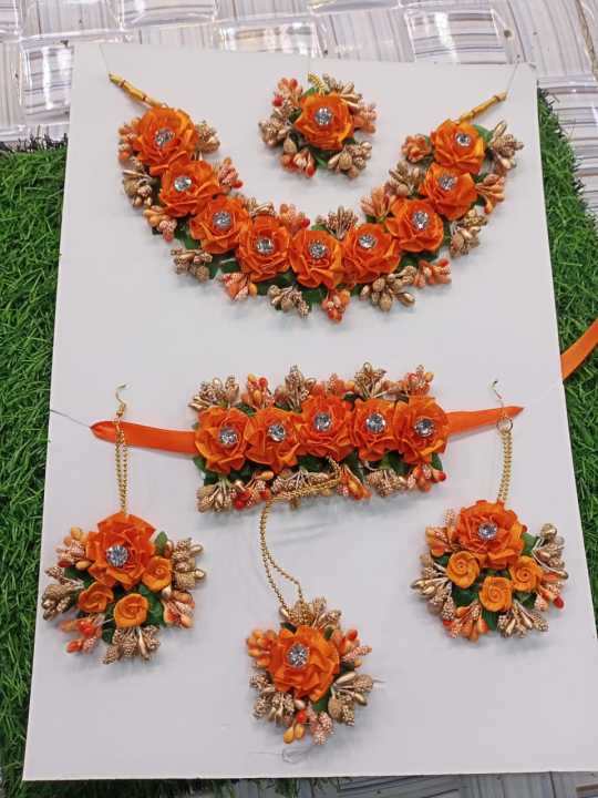 Artificial flowers Handmade Flower Jewelry Set for Brides-Choker Necklace, Bracelet with Ring, Earrings & Tika. Bridal jewelry set indian, Bridal jewellery set Mehndi, mayon flower jewelry, Mehndi accessories, Mehndi Jewellery set for girls for Bridals