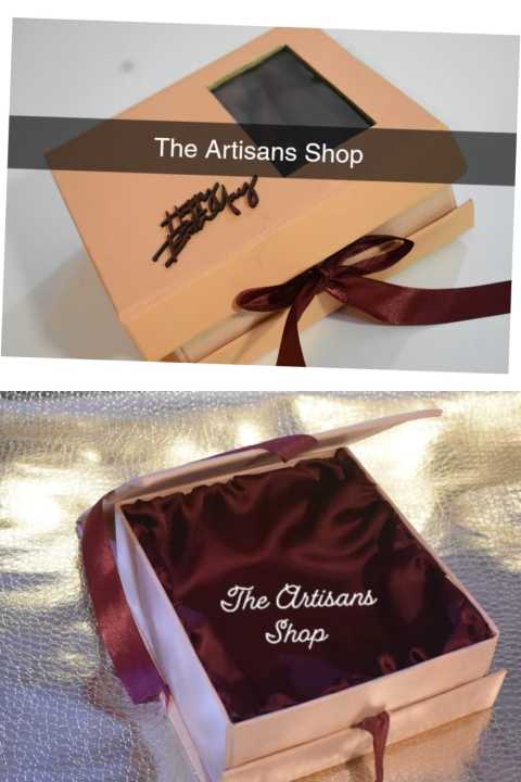 silk%20box/gift%20box%20with%20silk%20lining/window%20box%20with%20name/customize%20name%20box/birthday%20box/size-10x8x3.5%20inches%20-%20Image%204