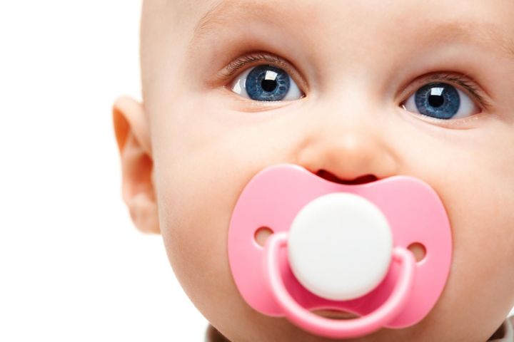 Pacifier%20for%20Babies%20/%20Pacifier%20in%20Multi%20Colors%20/%20Pacifier%20to%20avoid%20Crying%20/%20Pacifier%20High%20Quality%20Material%20-%20Image%203