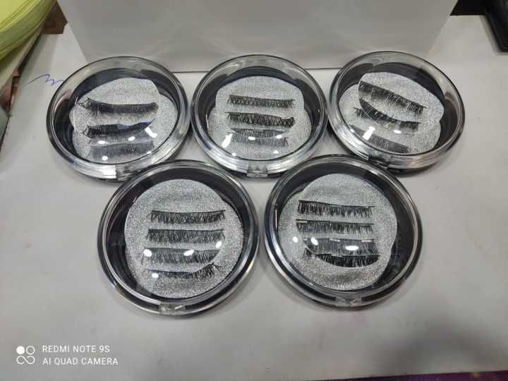 Magnetic%20Elegant%20Eye%20Lashes%20-%204%20pieces%20in%20each%20pack%20and%20natural%20look%20-%20Image%205