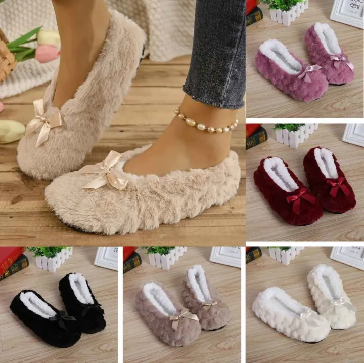 Women's%20Soft%20Plush%20Indoor%20Slippers%20-%20Comfortable%20Winter%20Shoes%20with%20Attractive%20Panda%20Design%20-%20Image%202