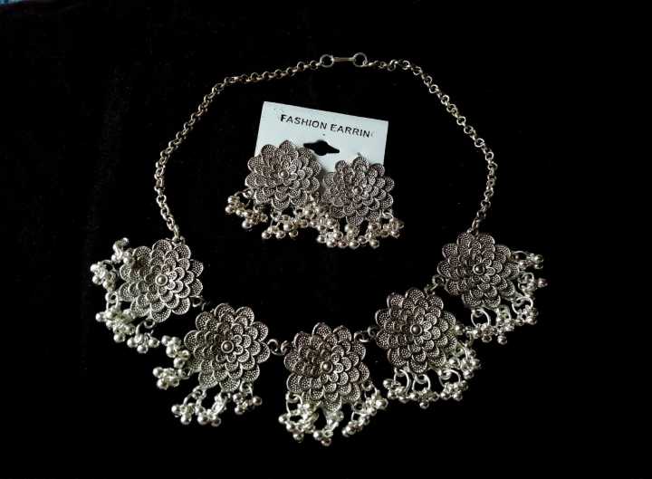 New Style Antique Necklace/choker With Earrings For All Ages Women