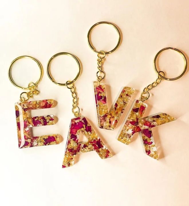 Customized%20Letter%20Keychain%20-%20Resin%20Art%20Land%20-%20-%20Image%204