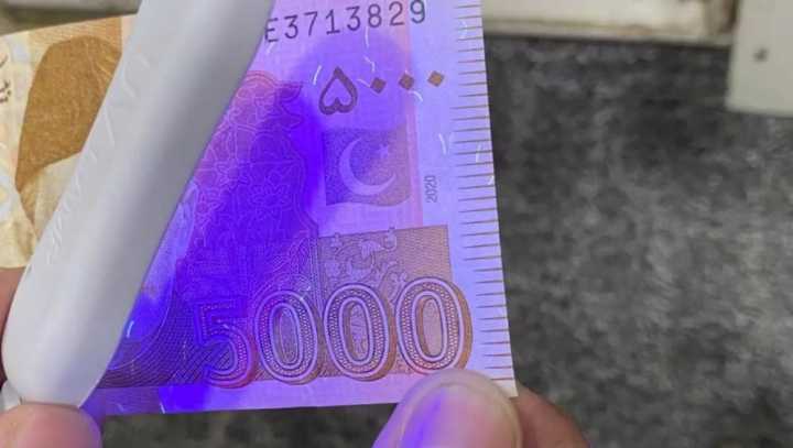 Mini%20USB%20Note%20Checking%20UV%20Light%20Tells%20The%20Fakeness%20Of%20Note%20%7C%20Best%20For%20Shopkeepers%20-%20Image%202