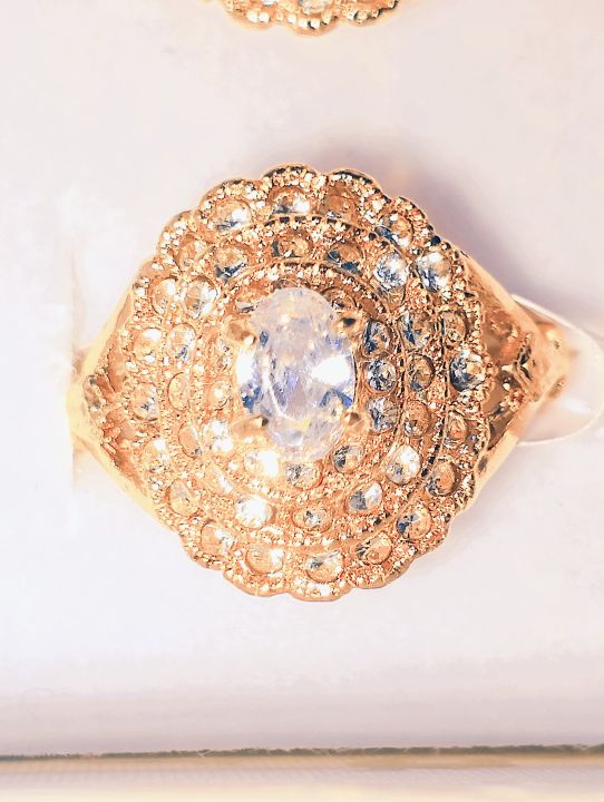 Premium%20Luxury%20Gold-Plated%20Zircon%20Ring%20for%20Women%20%E2%80%93%20Elegant%20Attractive%20Engagement%20&%20Party%20Ring%20-%20Image%209