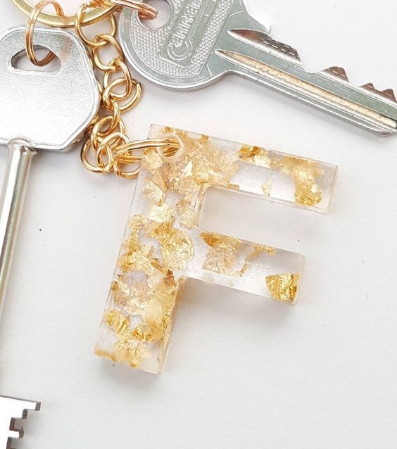 1x%20keychain-%20golden%20/%20silver-%20Initial%20keychain-%20glittered%20with%20foil-%20fancy%20keychain-%20Resin-%20Epoxy%20-%20Image%206