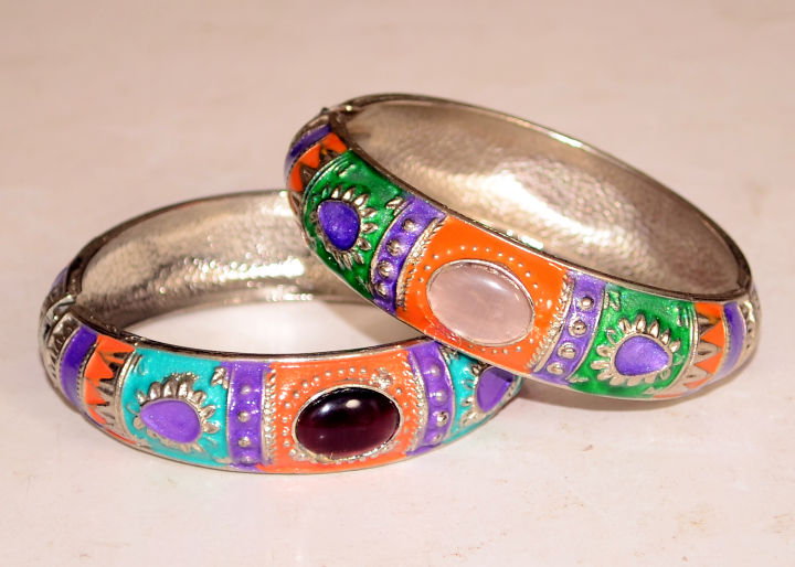 **"ELEGANT AFGHANI OPENABLE KARA SET OF 2: EXQUISITELY CRAFTED WITH INTRICATE DETAILING AND TIMELESS STYLE"**