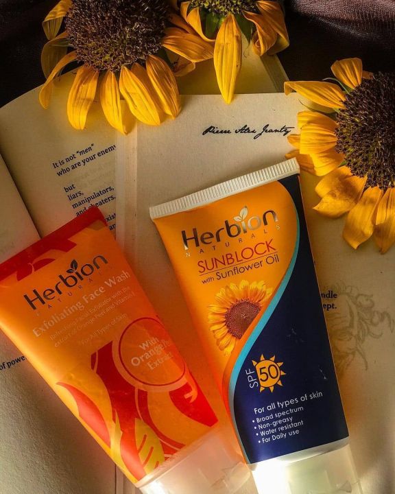 Skin%20Glowing%20Facewash%20%7C%20Natural%20Blend%20of%20Orange%20Juice%20and%20Vitamin%20C%20%7C%20Good%20for%20Oily%20Skin%20%7C%20Cleans%20pores%20deeply%20%7C%20Provides%20instant%20brightening%20to%20Dead%20cells%20%7C%20100%20ml%20Tube%20%7C%20Herbion%20Pakistan%20-%20Image%208