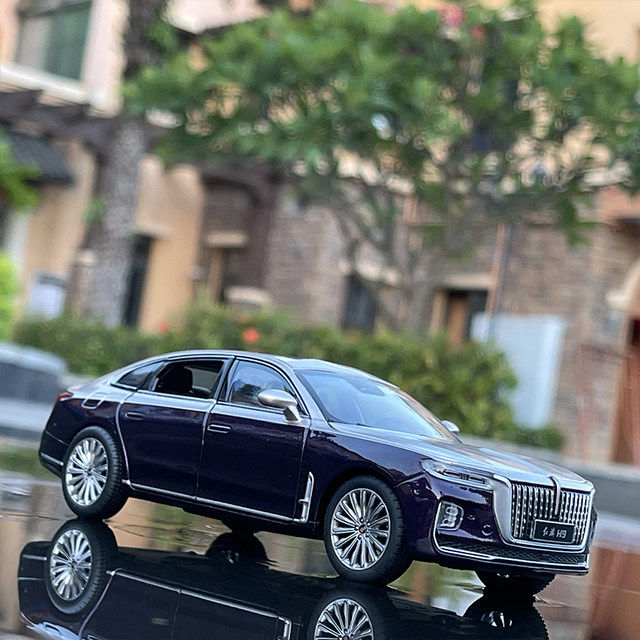 Khanaan Diecast HONGQI H9 Luxury Car with Light & Sound