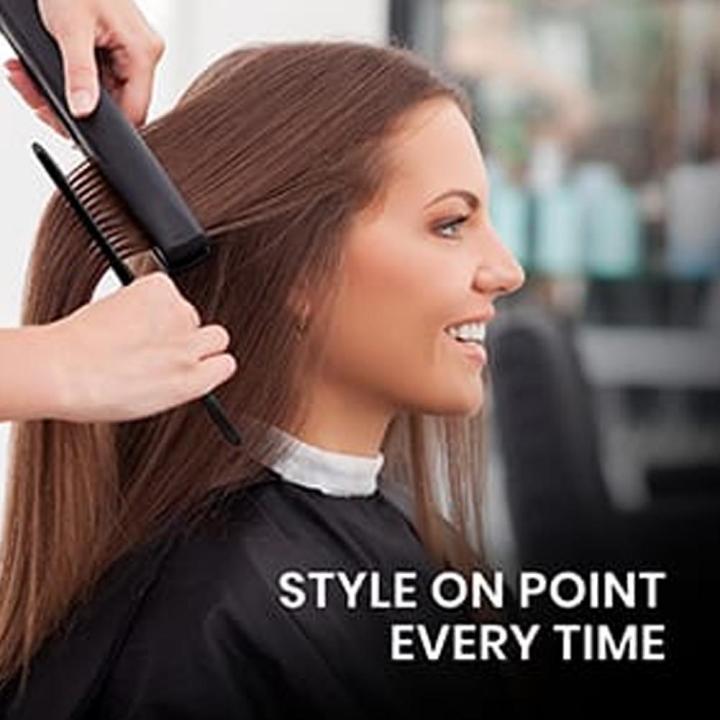 V%20Comb%20with%20a%20firm%20grip%20for%20straightening%20and%20keratin.%20-%20Image%207