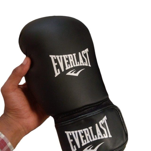 Boxing%20Bag%20with%20chain%20Boxing%20Gloves%20and%20Hand%20bandages%20Wraps%20Boxing%20Kit%20Full%20Set%20Punching%20Bag%20for%20Men%20Girls%20Adults%20Length%203%20feet%20and%204%20Feet%20-%20Image%207