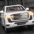 1:24 Scale Model Car Toyota LAND CRUISER LC300 LC200 Prado SUV Alloy Car Model Pull Back Diecast Metal Toy Off-road Vehicle Car Simulation  Model Toy Car With Push Lights Sound Collection Model Car Best Gift for Kids Boys Girls. 