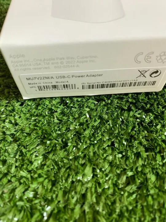 25%20Watt%20PD%20Adapter%202-Pin%20Charger%20for%20IPhones%20-%20Image%203