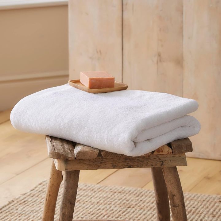 Home%20Premium%20-%20White%20Bath%20Towel%2028%20x%2054%20Inches%20-%20Soft%20Highly%20Absorbent%20Towels%20for%20Spa,%20Gym,%20Hotel%20&%20Everyday%20Bathroom%20Use%20-%20Image%202