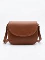 A moon bag (frequently called a crescent bag or half-moon bag) is a highly trending handbag characterized by its distinct curved silhouette resembling a crescent moon. Combining minimalist structural design with everyday functionality, it has become a sta. 