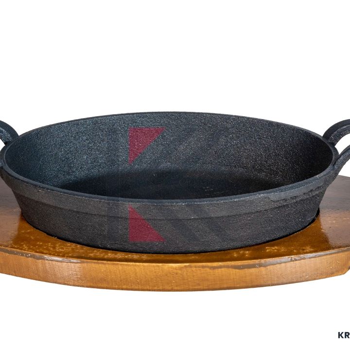 cast%20iron%20Sizzler%209"%20(22.7%20CM),%20Oval%20Deep%20with%20Wooden%20Base,%20Krucible%20Kitchen,%20Cast%20Iron%20Naturally%20Non%20Stick,%20Serving%20-%20Image%202