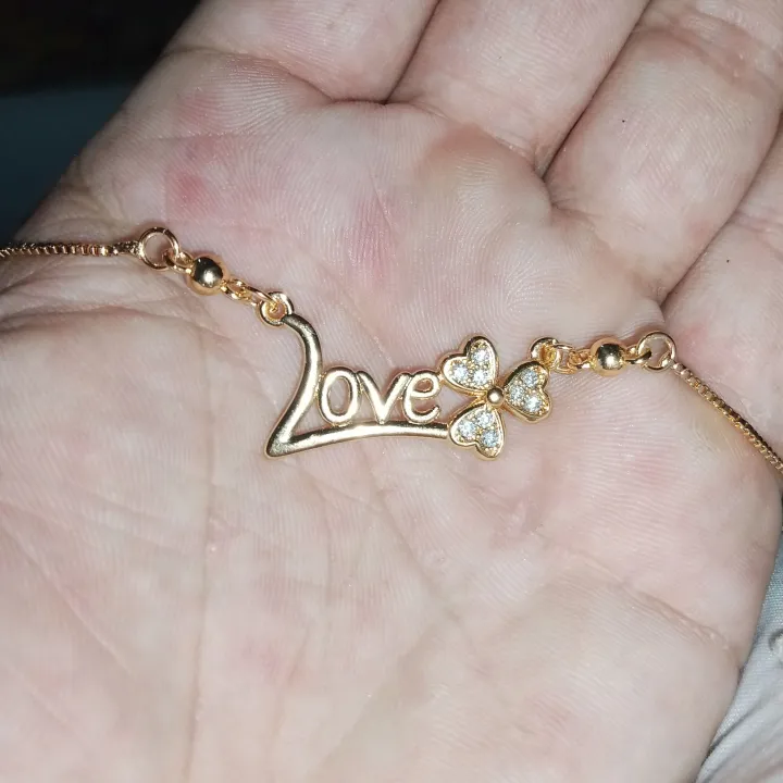 Elegant%20"Love"%20Texted%20Necklace%20for%20girls%20and%20women%20-%20Express%20Your%20Affection.%20Fashion.%20Jewelry.%20-%20Image%207