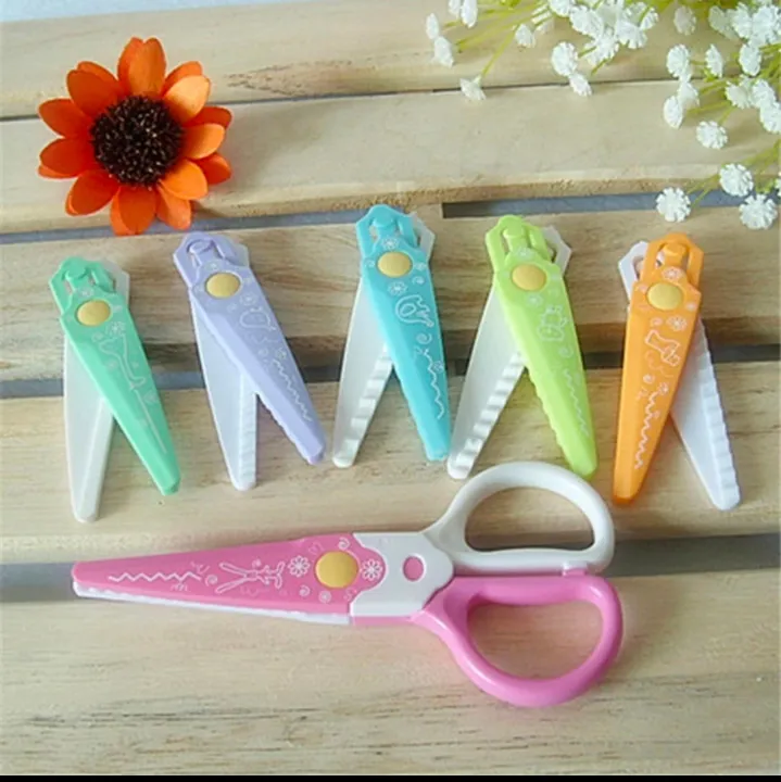 6in1%20Craft%20Set,%20with%20Decorative%20Scissors%20and%20Embossing%20Tool%20for%20paper%20cutting%20-%20Image%202