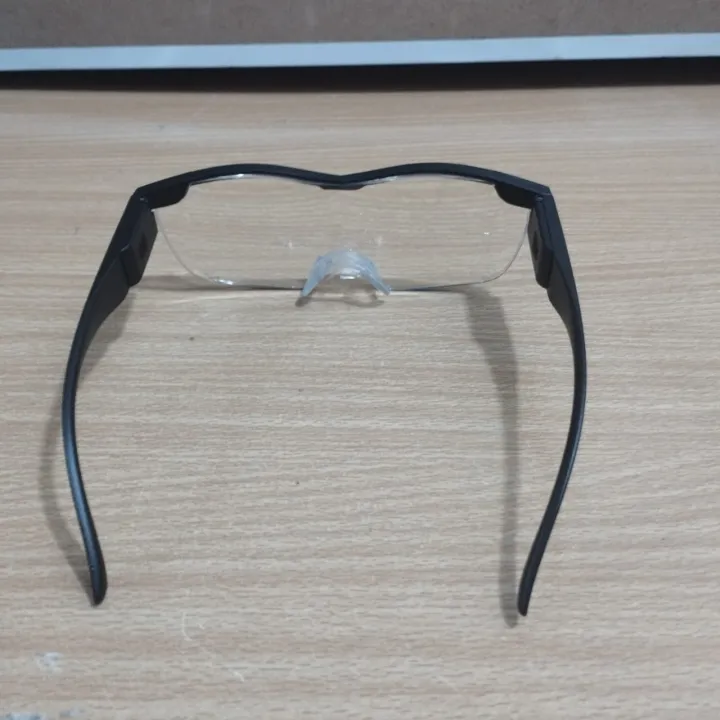 2.0X%20Magnifying%20Glass%20Set%20with%20LED%20Light%20+%20Cell%20Operated%20Magnifier%20for%20Close%20Work%20+%20Reading,%20Sewing,%20Jewelry,%20Leather%20Work,%20Arts%20&%20Crafts,%20DIY,%20PCB%20&%20Circuit%20Board%20Repair%20-%20Image%206