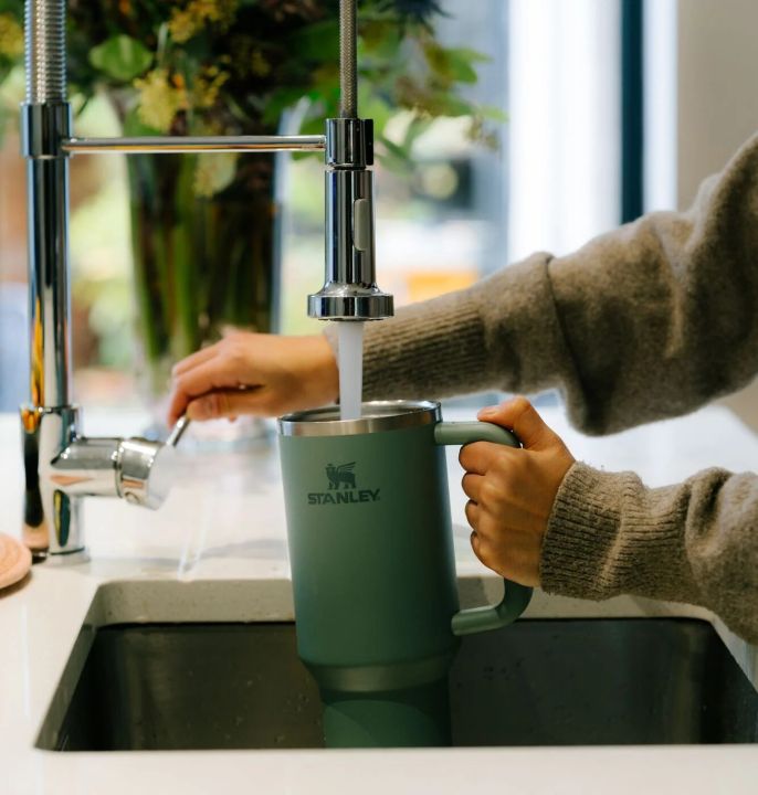 Stanley%20Quencher%20H2.0%20FlowState%20Tumbler%20Mug%20with%20Lid%20and%20Straw%20Suitable%20For%20Hot%20and%20Cold%20Both%20Car%20Mug%20Travel%20Cup%20Insulated%20-%20Image%205