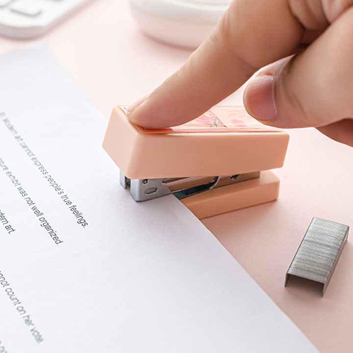 2024%20Ins%20Cute%20Peach%20Mini%20Stapler%20with%20400pcs%2024/6%20Staples%20Kawaii%20Bookbinding%20Machine%20Portable%20Paper%20File%20Documents%20Binder%20Office%20Myhappinessisyou%20-%20Image%203