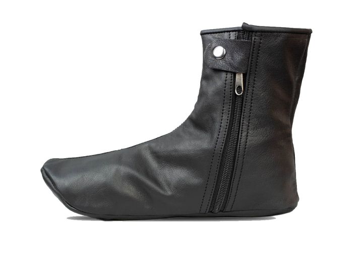 Halal%20Cow%20Leather%20Socks%20Mozay%20For%20Hajj%20&%20Umrah%20Slipper%20With%20Zip%20and%20Button%20-%20Single%20Piece%20Leather%20-%20Unisex%20-%20Image%204