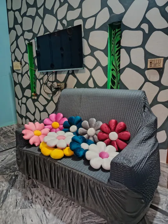 Sunflower%20Cushions%20%E2%80%93%20Ultra%20Soft%20Stuffed%20Flower%20Throw%20Pillow%20for%20Sofa,%20Office%20Chair,%20Bedroom,%20and%20Living%20Room%20D%C3%A9cor%20-%20Image%203