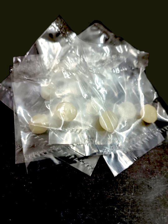 Multipurpose - Rubbing - Highly Scented - LONG LASTING - 48 hours Energizing Air Freshener Scented Perfume Tablets For Party Lovers/Pocket/Purse/Room/Car/Office/Party/Dress