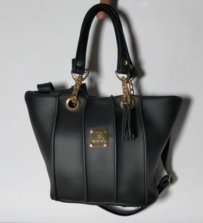 Classic%20Black%20Faux%20Leather%20Handbag%20with%20Gold-Tone%20Chain%20Handle%20and%20Decorative%20Tassel,%20Adjustable%20Shoulder%20Strap,%20for%20Office%20and%20Evening%20Wear%20-%20Image%202