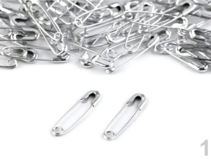 Golden%20And%20Silver%20Safety%20Pins%20small%20and%20mediam%20-%20Image%205