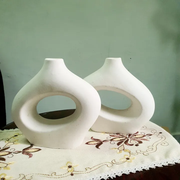 Donut%20Vase%202Pcs%20%20Set%20-%20Home%20Decoration%20Items%20-%20Home%20Decor-%20Vases%20-%20Flower%20Vase%20-%20Room%20Decoration%20-%20JangoMango%20Store%20-%20Image%203
