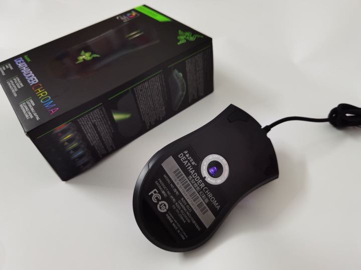 Razer%20DeathAdder%20Chroma%20-%20Multi-Color%20Ergonomic%20Gaming%20Mouse%20-%2010,000%20DPI%20Sensor%20-%20Comfortable%20Grip%20-%20World's%20Most%20Popular%20Gaming%20Mouse%20-%20Image%206