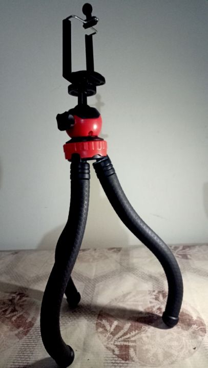 Universal%2011%20Inch%20Rubber%20Flexible%20Universal%20Tripod%20Stand%20with%20a%20Mobile%20Mount%20-%20Image%202