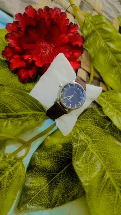 Watch%20for%20Coule%7CPair%20of%20Coule%20Watches%7CCouple's%20Analog%20Wristwatch%20Set%20with%20Leather%20Straps%20-%20Image%202