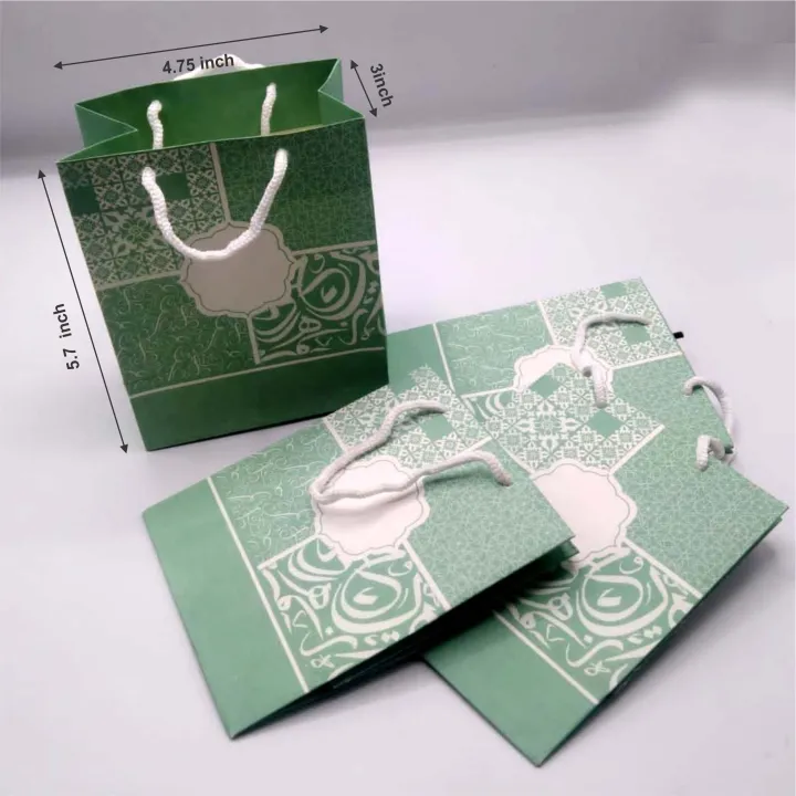 Paper%20Bags%20Small%20Product%20Packing%20Gift%20items%20Umrah%20Gift%20packing%20Hajj%20Mubarak%20Tasbi%20Topi%20Zamzam%20Packing%20Birthday%20gift%20Wedding%20Gift%20Congratulations%20Friendship%20Gift%20Packing%20bags%20-%20Image%204