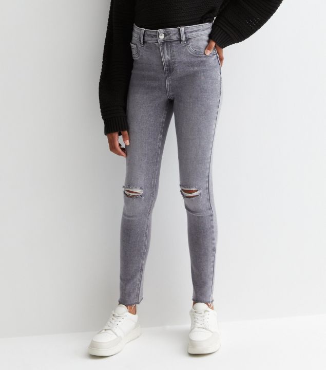 Ripped%20Jeans%20For%20Girls%20-%20Image%203