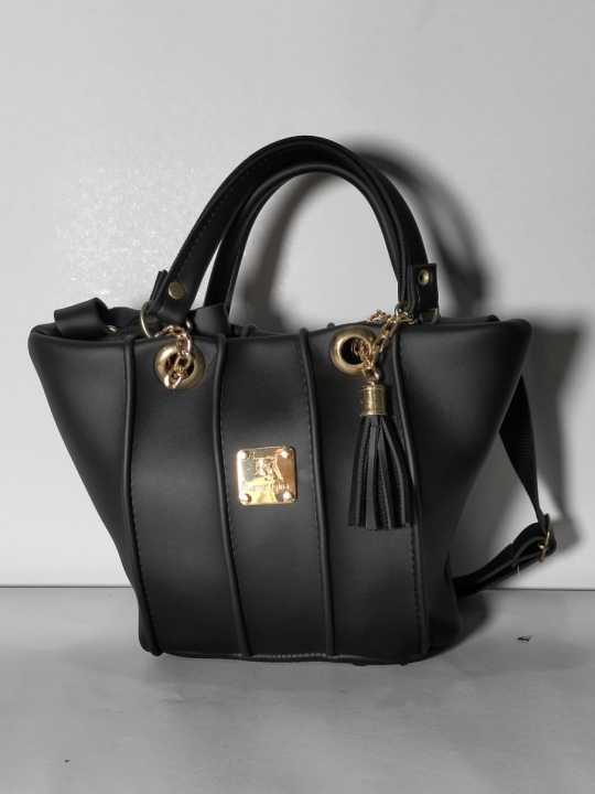Classic%20Black%20Faux%20Leather%20Handbag%20with%20Gold-Tone%20Chain%20Handle%20and%20Decorative%20Tassel,%20Adjustable%20Shoulder%20Strap,%20for%20Office%20and%20Evening%20Wear%20-%20Image%204
