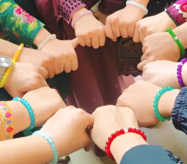 Glass%20and%20Pearl%20Beads%20Bracelet%20for%20Girls,%20Couples,%20Bestfriends,%20Boys,%20Womens,%20Friendship%20-%20Image%203