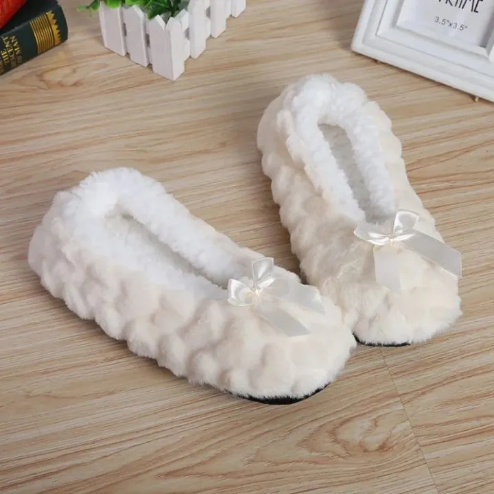Women's%20Soft%20Plush%20Indoor%20Slippers%20-%20Comfortable%20Winter%20Shoes%20with%20Attractive%20Panda%20Design%20-%20Image%206
