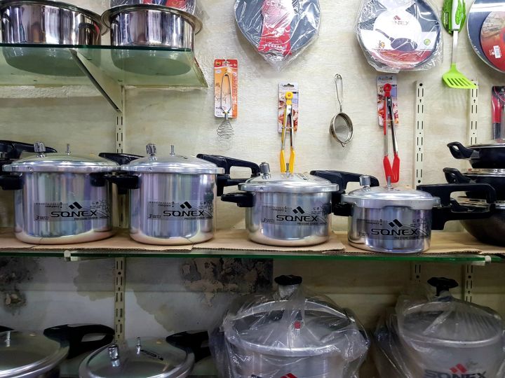 Sonex%20Pressure%20Cooker%20%E2%80%93%203L%20to%2011L%20%7C%20Heavy%20Gauge%20Aluminum%20Body%20%7C%20Fast%20&%20Energy%20Efficient%20Cooking%20%7C%20Secure%20Safety%20Lock%20System%20%7C%20Durable,%20Rust-Resistant%20&%20Easy%20to%20Use%20%7C%20Gas%20Stove%20Compatible%20-%20Image%203