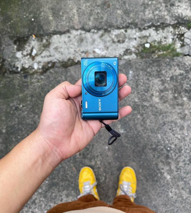 Sony Cyber-shot DSC-WX300 Blue – 18.2 MP Compact Camera | 20x Optical Zoom & Full HD Video | Condition 9.5/10