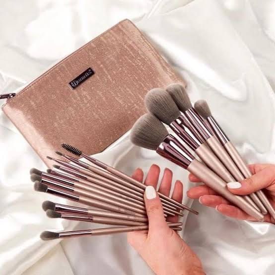 15 pcs LAVISH MAKEUP BRUSHES SET- MAKEUP BRUSH KIT