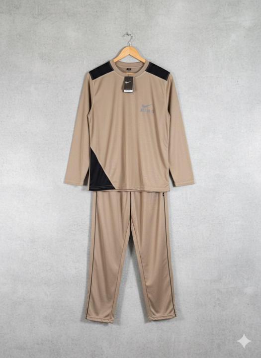 Winter%20Pro%20Fleece%20Tracksuit%20for%20Men%20-%20Premium%20Comfort%20Men%E2%80%99s%20Tracksuit%20%E2%80%93%20Winter%20Collection%20-%20Active%20Fit%20Men%20Tracksuit%20%E2%80%93%20Warm%20&%20Stylish%20-%20Image%202
