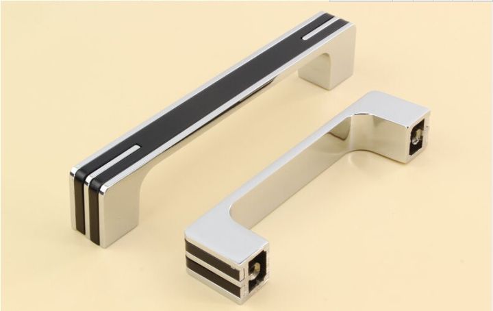 6.7%20inch%20Modern%20Kitchen%20Cabinet%20Handles,%20Silver%20Black%20Kitchen%20Hardware%20Drawer%20Pulls%20Perfect%20for%20Modern%20Kitchen%20Designs,%20%20Interior%20Door%20Handles%20for%20Cabinets,%20Cupboard,%20Pack%20Of%202,%204,%2010%20And%2020.%20-%20Image%205