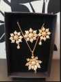 Set new good looking gold with duble chain 1245. 