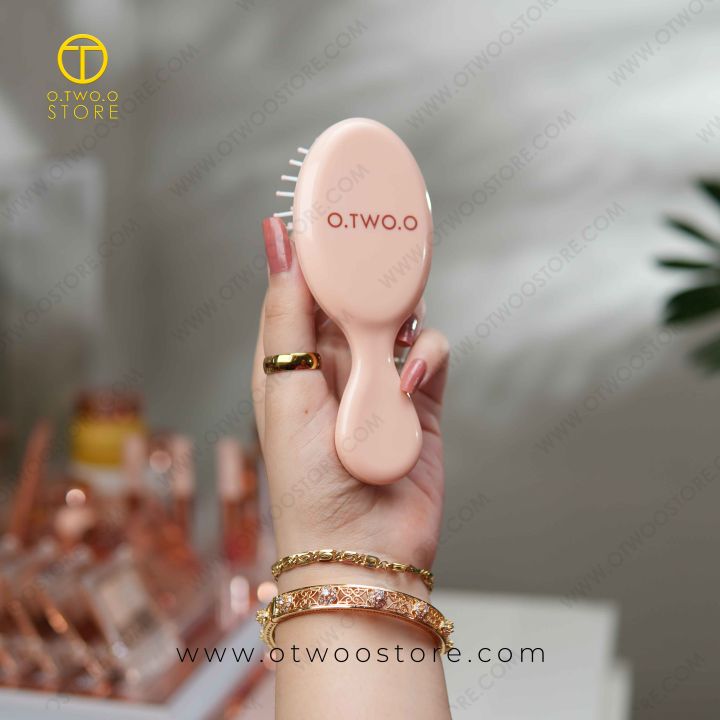 O.TWO.O%20Hair%20Brush%20-%20Image%202